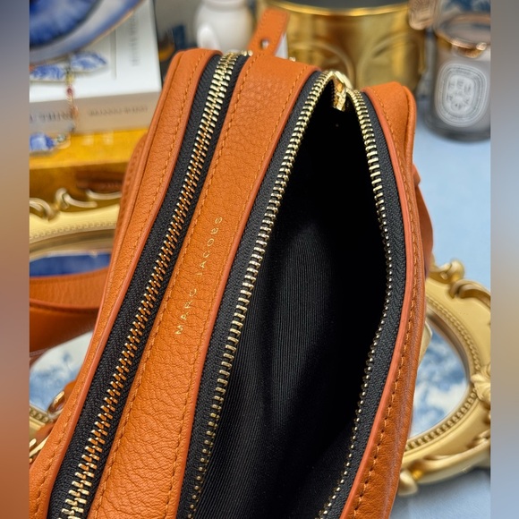 🆕 MARC JACOBS 🧿 NWOT The Softshot 21 Textured Sling Crossbody Bag, Orange - Picture 9 of 13